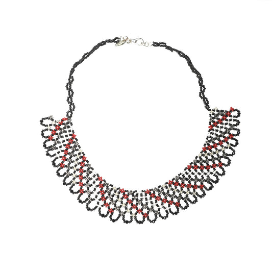 Zarif Siyah Kırmızı Boncuklu El Yapımı Kolye – Elegant Black & Red Beaded Handmade Necklace by Kailas Creations